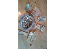 ox_banknoty-i-monety