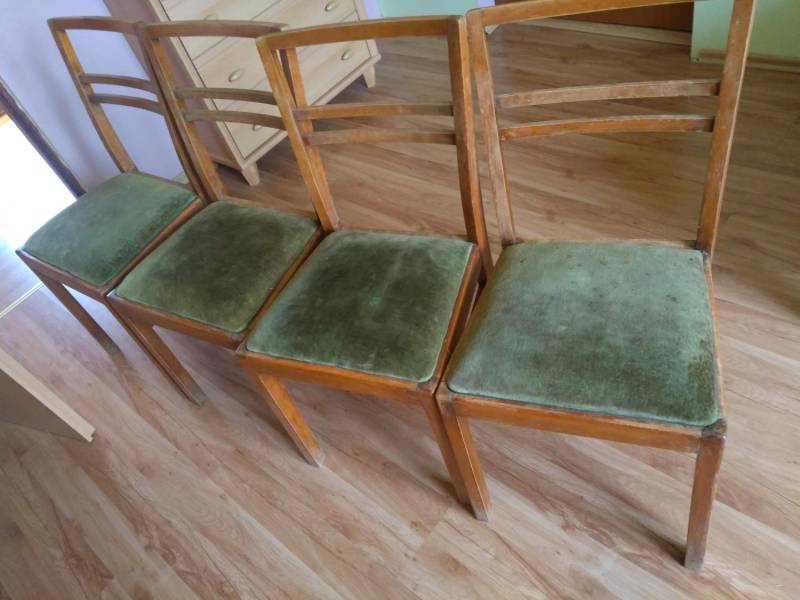 ox_stol-rozkladany-4-krzesla-okazja