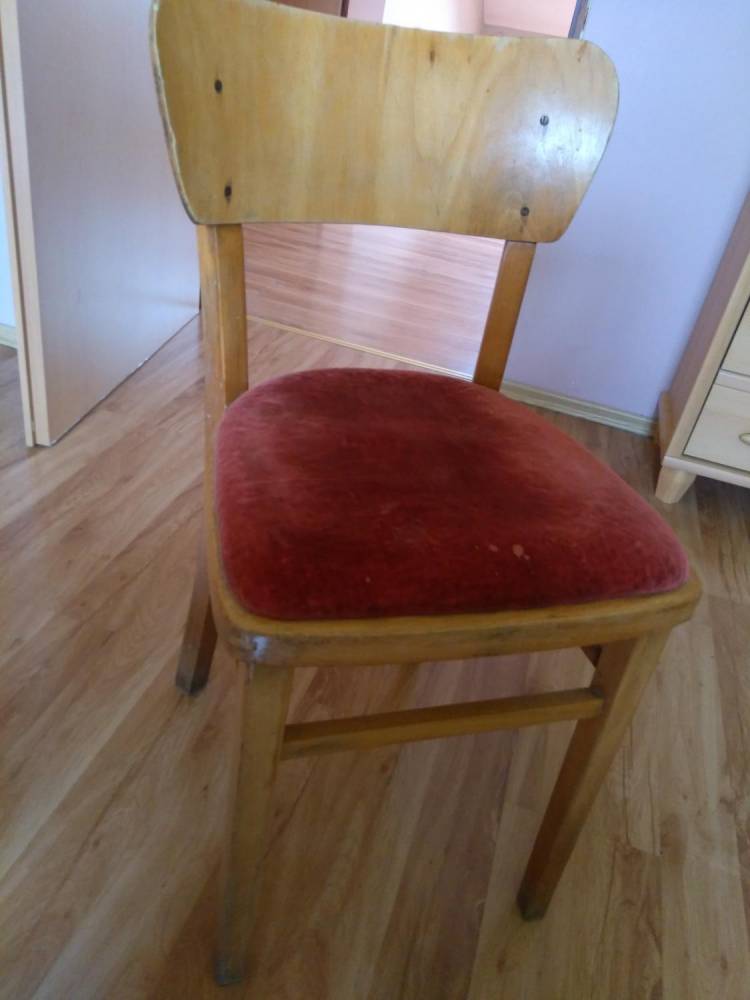 ox_stol-rozkladany-4-krzesla-okazja