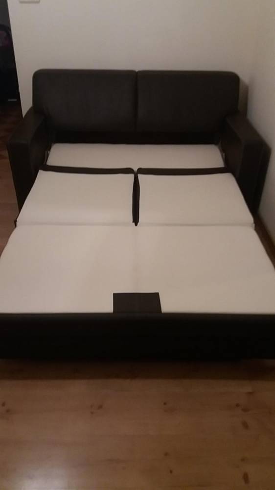 ox_sprzedam-sofe-rozkladana-ze-skory-ekologicznej-dwie-pufy-gratis