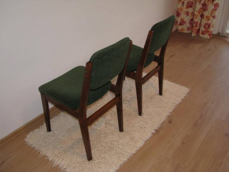ox_stare-solidne-drewniane-krzesla-tapicerowane-prl-2-szt