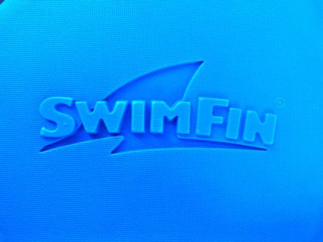 ox_swimfin-innowacyjna-pletwa-rekina-do-nauki-plywania-niebieska