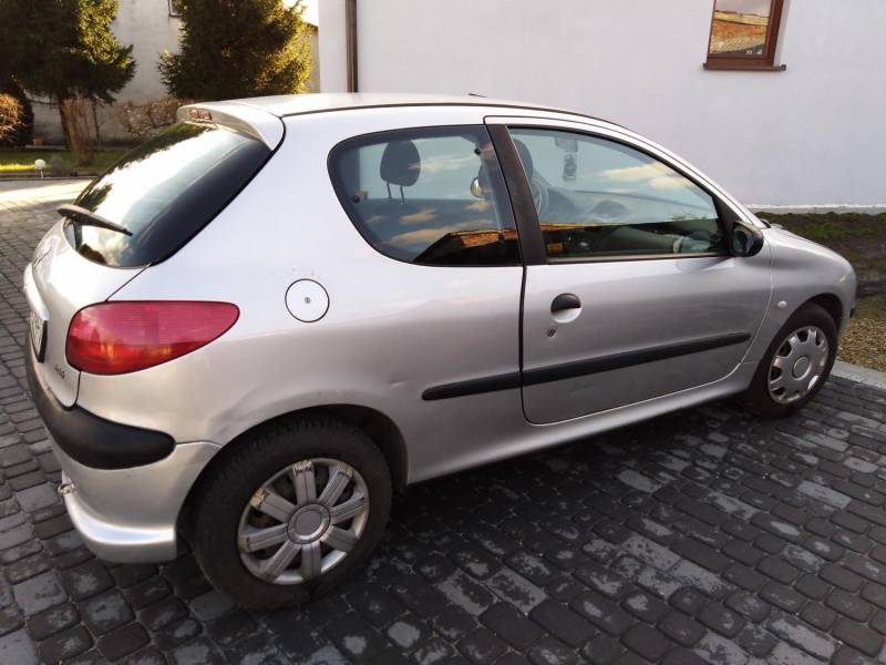ox_peugeot-206-2003r-11-benzyna