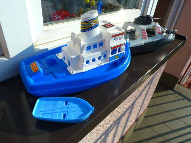ox_zabawki-statek-wojenny-i-holownik-morski