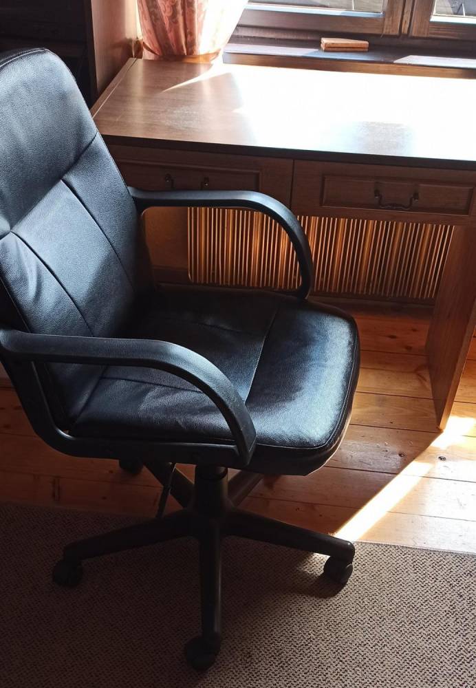 ox_sprzedam-komplet-mebli-z-biurkiem-i-fotelem