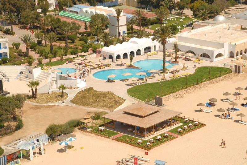 ox_jesien-na-plazy-tunezja-wypoczynek-nad-morzem-pelen-slonca